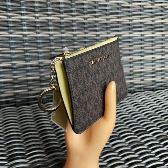 Michael Kors Small TZ Coinpouch with ID - Picture 2 of 16